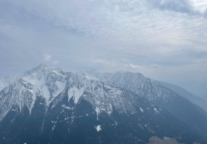 This image has an empty alt attribute; its file name is mountains-in-italy-finding-the-comfort-in-discomfort.png